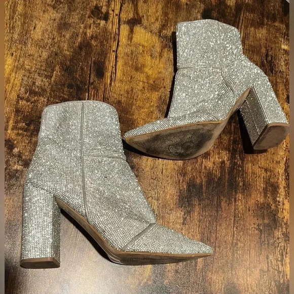 Steve Madden | NOTICED-R silver disco bootie. Size: 10. - Picture 4 of 16